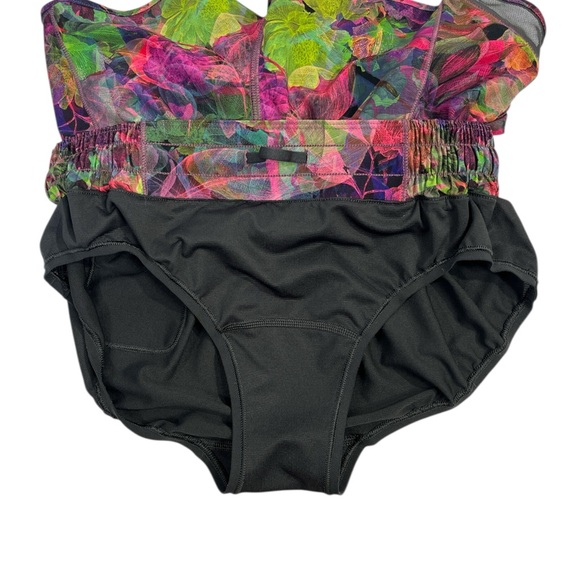 Lululemon Hotty Hot Low-Rise Lined Short 2.5" size 6 in Vivid Floral Tone Multi - Picture 8 of 8